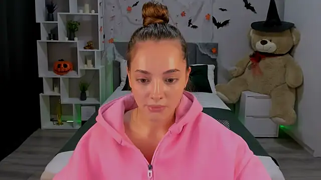 MelanieAlves online show from October 2025 05:57:02 PM