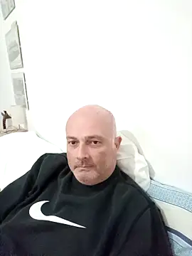 Alexis Bull online show from November 2025 05:58:02 PM