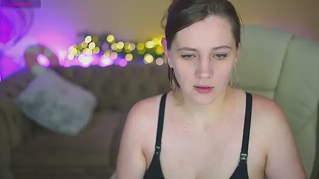 Snapshot of ValeryMurr chatting on December 2025 08:28:02 PM ValeryMurr online show from December 2025 08:28:02 PM