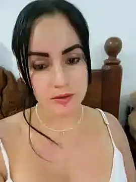 Snapshot of Saraslow chatting on November 2025 12:02:01 AM Saraslow online show from November 2025 12:02:01 AM