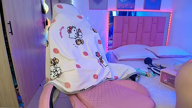 lunesweet online show from November 2025 02:30:01 PM