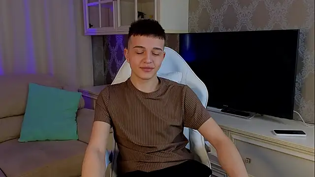 Snapshot of claus_boy chatting on March 2025 08:34:02 AM claus boy online show from March 2025 08:34:02 AM