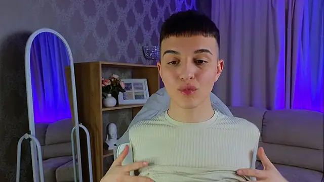 Snapshot of claus_boy chatting on March 2025 08:08:02 PM claus boy online show from March 2025 08:08:02 PM