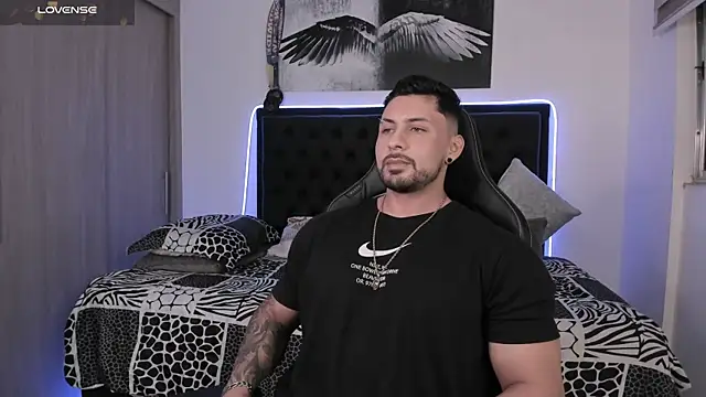Snapshot of santi_aesthetic chatting on July 2026 03:05:02 AM santi aesthetic online show from July 2026 03:05:02 AM