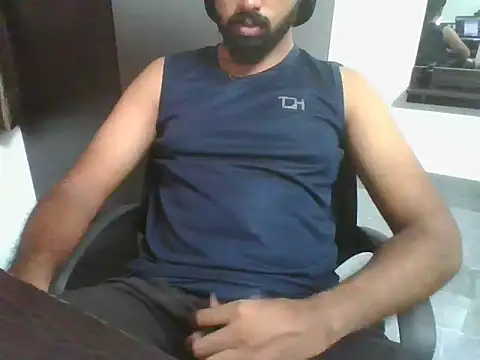 lovelyakash69 online show from October 2025 03:45:01 AM