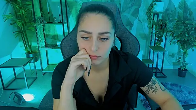 ValeriiMills online show from November 2025 02:51:02 PM