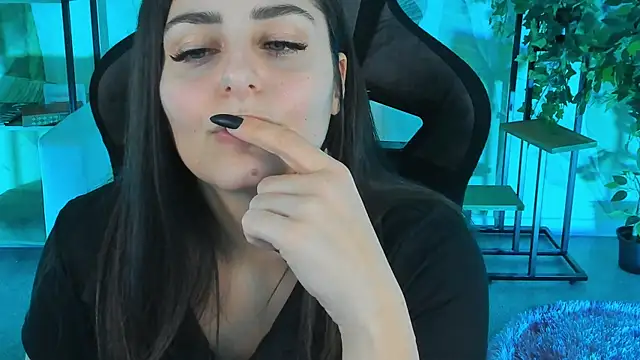 ValeriiMills online show from December 2025 02:33:01 PM