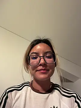 Pretty roxxyy online show from March 2026 12:52:02 AM