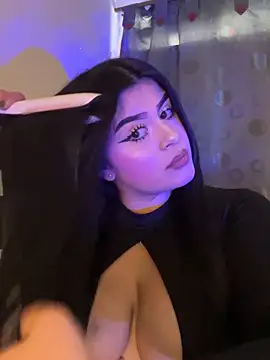 Snapshot of Kariina__69 chatting on June 2026 01:05:02 PM Kariina 69 online show from June 2026 01:05:02 PM