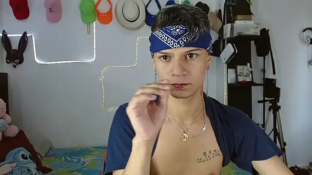 Snapshot of axce1_boy24 chatting on September 2025 06:19:02 PM axce1 boy24 online show from September 2025 06:19:02 PM