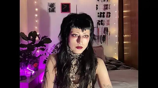 ELENA UMBRA online show from January 2026 01:00:02 AM