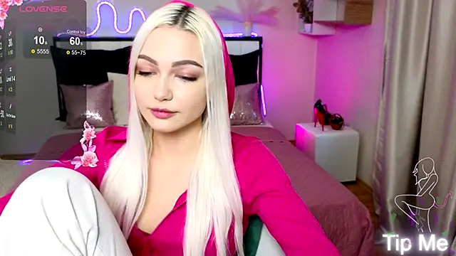 LinaLirian online show from October 2025 01:35:02 PM