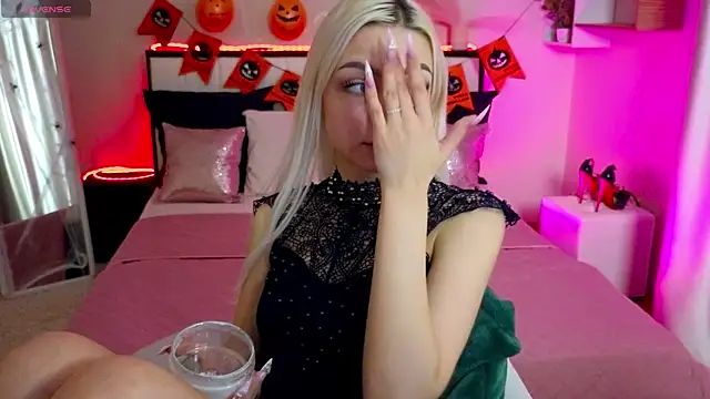 LinaLirian online show from October 2025 01:47:02 PM