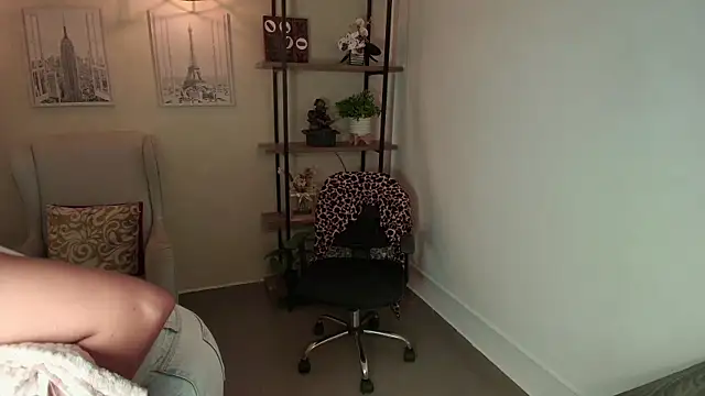 Snapshot of _Victoria_Collins chatting on June 2026 11:12:02 AM Victoria Collins online show from June 2026 11:12:02 AM