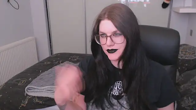 GothSuccubusBabe online show from February 2026 04:16:01 PM