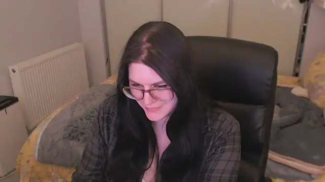 GothSuccubusBabe online show from April 2026 08:50:01 PM