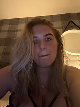 CutieCurvyGirlxo online show from October 2025 11:59:02 PM