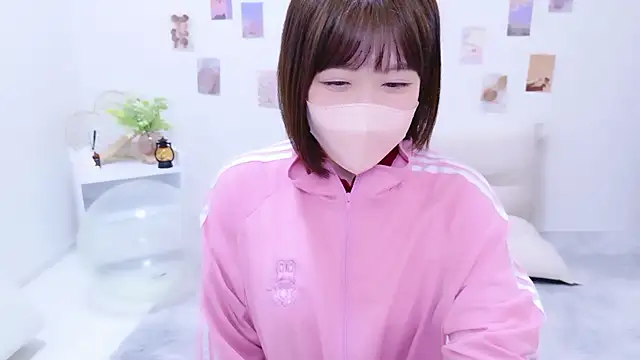 Snapshot of _suika_ chatting on November 2025 01:46:01 PM  suika  online show from November 2025 01:46:01 PM