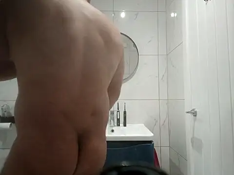 CloudyMuscleBeefy online show from October 2025 06:18:02 PM