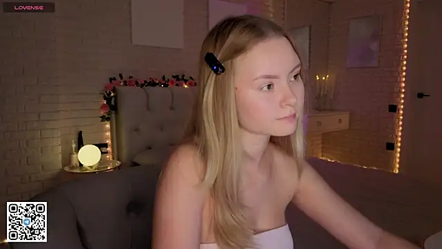 Snapshot of FlowersLover chatting on September 2025 05:46:02 PM FlowersLover online show from September 2025 05:46:02 PM