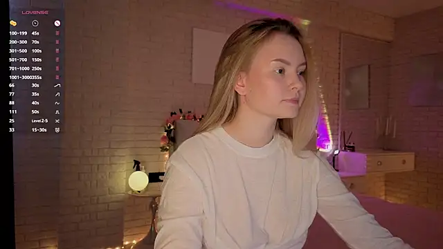 Snapshot of FlowersLover chatting on October 2025 10:57:02 AM FlowersLover online show from October 2025 10:57:02 AM