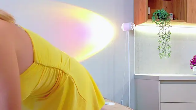 StarrShinee online show from September 2025 02:45:01 AM