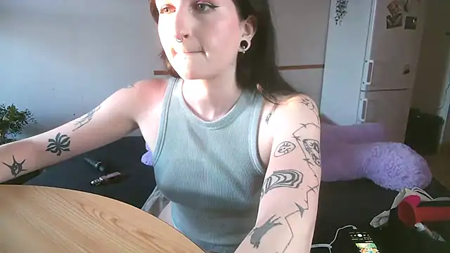 Violett3333 online show from March 2026 05:38:02 PM