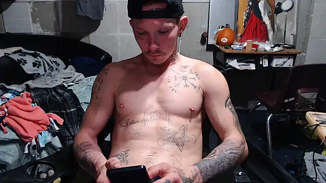 Snapshot of mastertrap chatting on November 2025 04:01:02 AM mastertrap online show from November 2025 04:01:02 AM