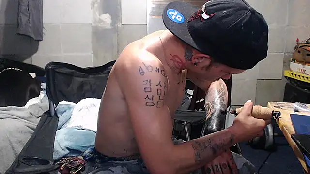 Snapshot of mastertrap chatting on November 2025 07:27:01 AM mastertrap online show from November 2025 07:27:01 AM