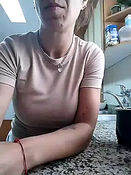 agustinalatina online show from November 2025 10:38:01 AM