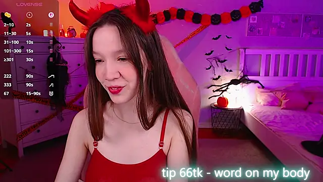 Shriya Sarann online show from October 2025 02:12:01 PM