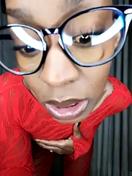 Snapshot of chocolatehotwife chatting on May 2026 01:44:01 AM chocolatehotwife online show from May 2026 01:44:01 AM