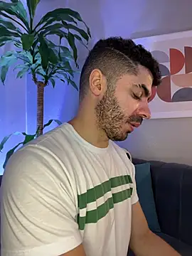 AxelThompson  online show from January 2026 11:15:01 AM