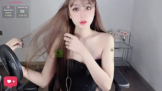 OwQoll online show from October 2025 06:06:02 PM