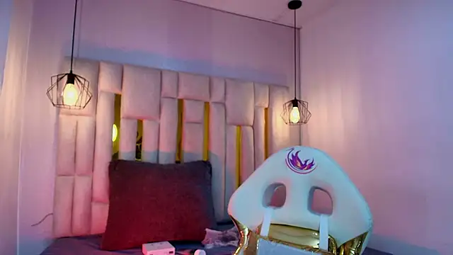 viollettaa  online show from March 2026 06:25:01 PM