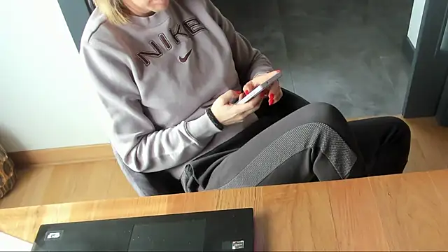 Horny mommy online show from February 2025 09:32:02 AM