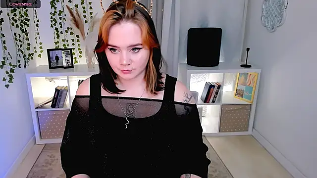 lunaalli online show from October 2025 02:29:01 PM