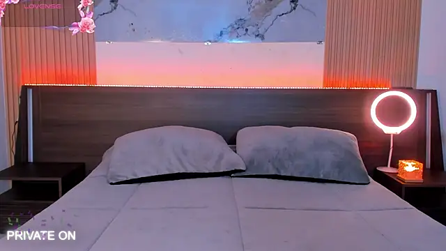 samanthaa moon online show from April 2026 01:00:01 AM