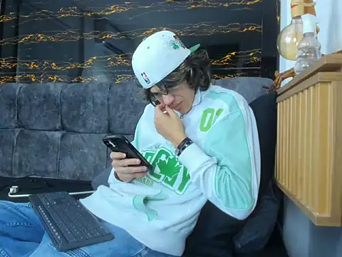 Diamond twink online show from February 2026 01:40:01 PM