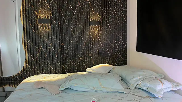 ZOETTAYLOR online show from November 2025 08:31:01 PM