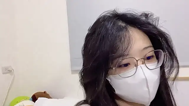 Snapshot of LHeart chatting on October 2025 02:12:02 PM LHeart online show from October 2025 02:12:02 PM
