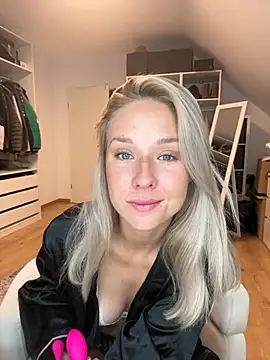 Snapshot of celis_secret chatting on September 2025 05:12:01 AM celis secret online show from September 2025 05:12:01 AM