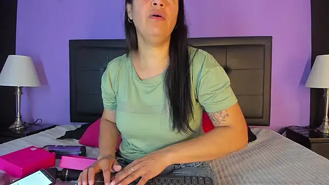 GreciaFox1 online show from April 2026 12:10:01 PM