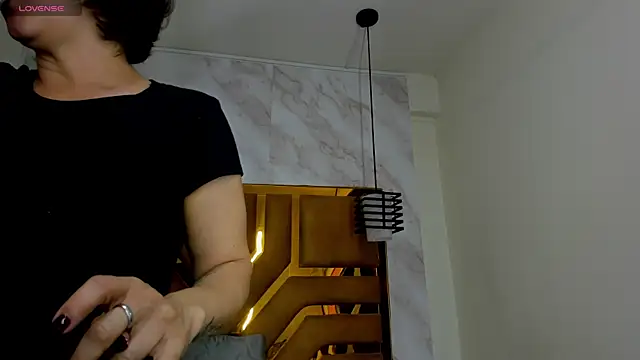 Luciifeer  online show from October 2025 06:28:02 PM