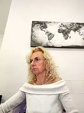 clarabell4 online show from February 2026 12:15:01 PM