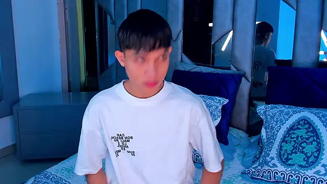 Sebax Young online show from September 2025 08:10:01 PM