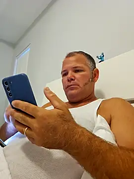 Snapshot of cubanitofeliz40 chatting on October 2025 11:33:02 AM cubanitofeliz40 online show from October 2025 11:33:02 AM