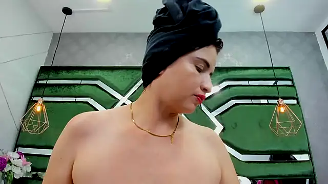 ThaliaCross online show from October 2025 07:33:01 PM