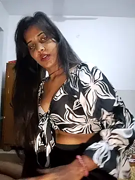 cute radhikaa online show from November 2025 06:41:04 PM