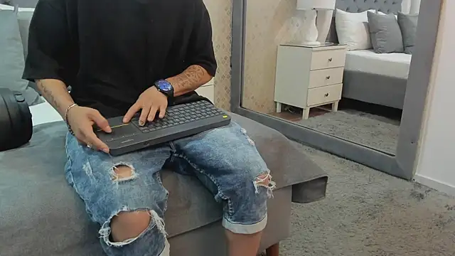 ZoeKrug online show from September 2025 12:04:02 PM